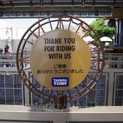 ポートディスカバリー駅で降りた時に見える看板