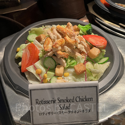 三本の箒のメニュー：ロティサリー・スモークチキン・サラダ