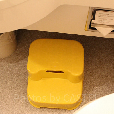 洗面所には小さい子供用の踏み台も完備