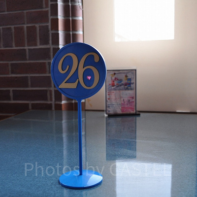 席にはナンバープレートが置かれています/サンジの海賊レストラン