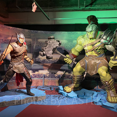 ソーとハルクの等身大スタチュー