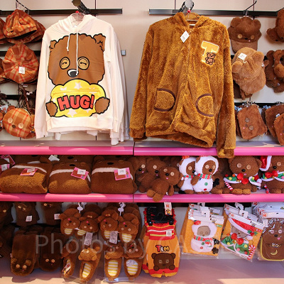 ティムボアパーカー（右）