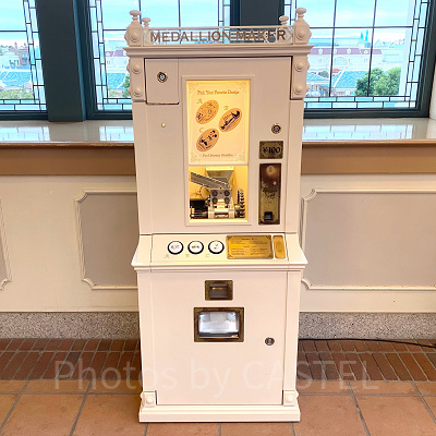 東京ディズニーランド・ステーションのメダリオンメーカー