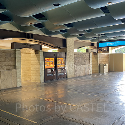 「東京ディズニーシー・ステーション」トイレ向かい側のコインロッカー（パーク外）