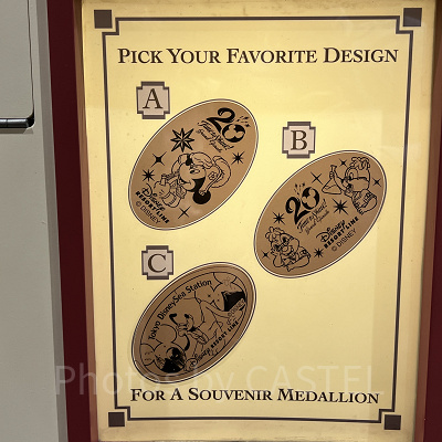 東京ディズニーシー・ステーションのスーベニアメダル(2022年6月)