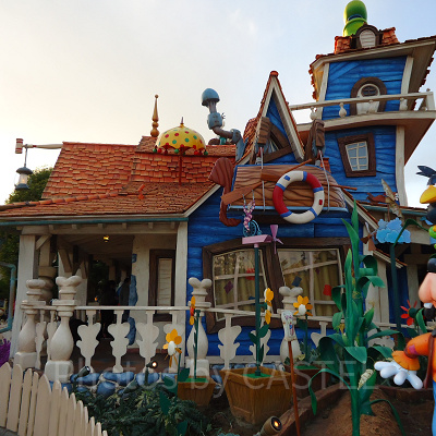 ディズニーキャラクターたちが暮らすトゥーンタウン