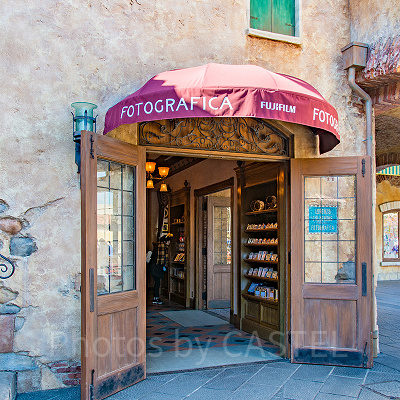 フォトエキスプレス受付機は複数のショップ内に設置されています