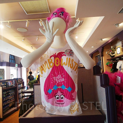 トロールのポピーグッズディスプレイ/USJ