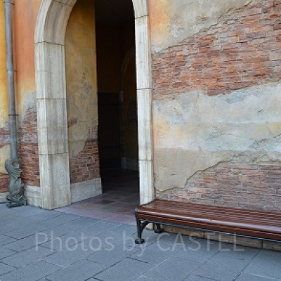 ヴェネツィアンゴンドラ付近に2本の白い線が…