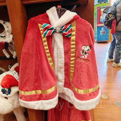 ユニバクリスマスグッズ2024：スヌーピーのポンチョ（子供用）