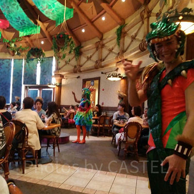 「ユニバーサル・ジャングル・ドリーム・パーティ」はキャストとゲストが近い/USJ