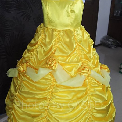 ドレスの下にパニエ使用