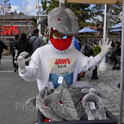 USJジョーズグッズの販売カート