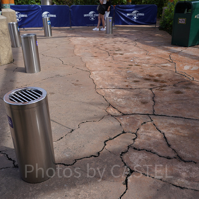 USJの喫煙所：ロストワールドレストラン入口の左隣