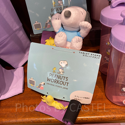 USJスヌーピーグッズ/タブレットスタンド/「PEANUTS WORKOUT」