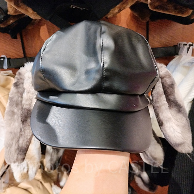 USJ冬グッズ：スヌーピーの耳付きレザー帽（ブラック）