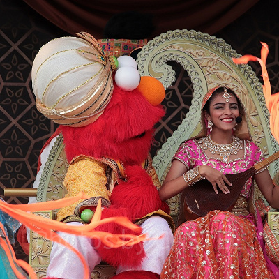 USJのワールド・ストリート・フェスティバル「セサミストリート・ボリウッド」