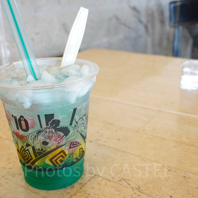 USJ×ワンピースコラボフード2022：操舵手ジンベエの海色ソーダ