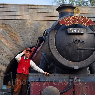 USJ/ハリーポッターエリアのホグワーツ特急と駅長