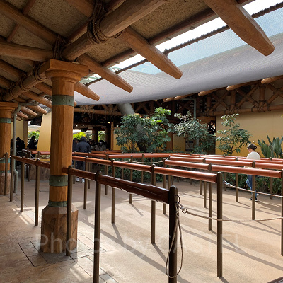 USJ/ジュラシックパークザライド待ち列