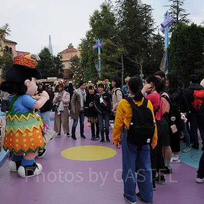 USJのワールド・ストリート・フェスティバル「ワンダーランド・シ－ズンズ・ジョイ」スヌーピーのグリーティング場所