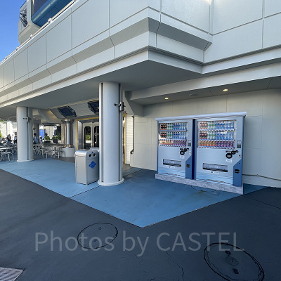 トゥモローランド（パン・ギャラクティック・ピザ・ポート横）の自動販売機