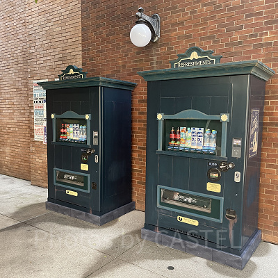 ブロードウェイ・ミュージックシアター横自販機