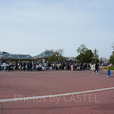 開園待ちの様子（2023年4月14日(金)7:40ごろ）