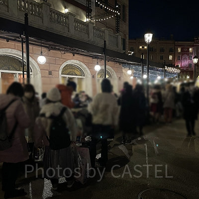 夜のレストラン待ち（カフェ・ポルトフィーノ）／18:00