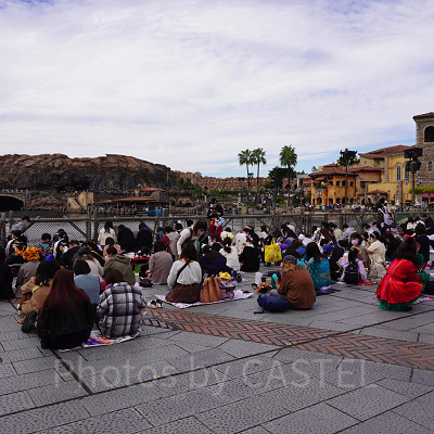 2022年10月8日(土)のショー待ち：ミッキー広場前（10時頃）
