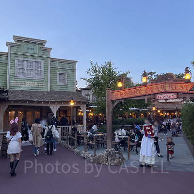 ハングリーベア・レストランの待ち列の様子（18:30ごろ）