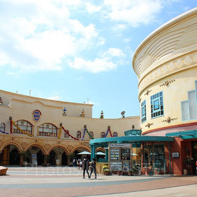 イクスピアリ方面に歩きます