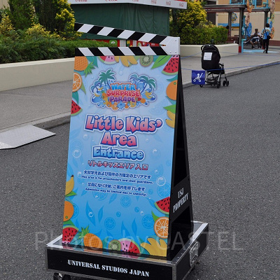ウォーターサプライズパレードのリトルキッズエリア案内看板