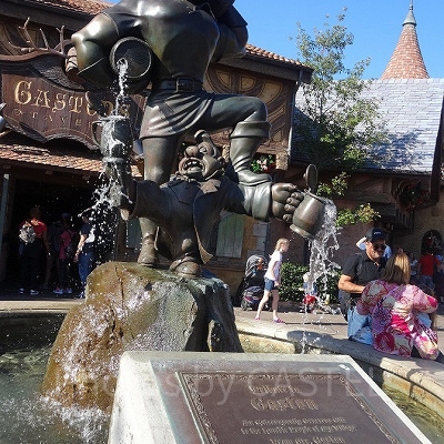 WDW「ガストンの酒場」の様子