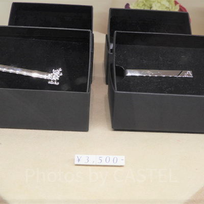 ネクタイピンも販売されています