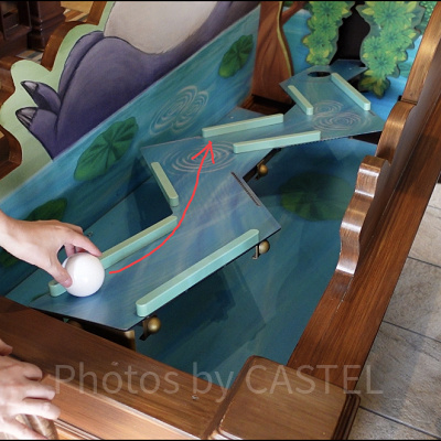 左側ガードにボールを沿わせながら次の左側のガードへと転がします