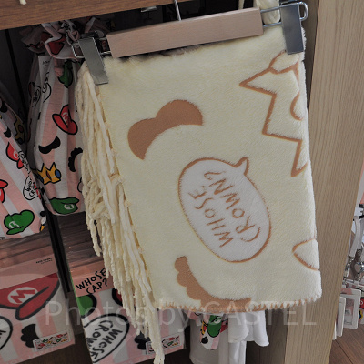 WHOSE CAP?　ブランケット開いたところ