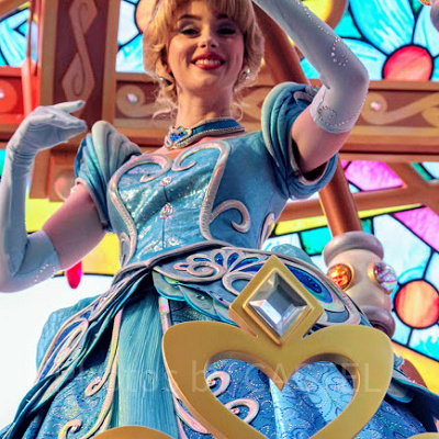 シンデレラのドレスの色はなぜブルー？