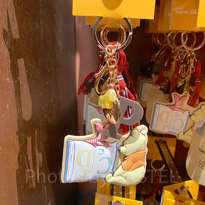 プーさんとピグレットのキーチェーン