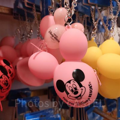 専用【新品】東京ディズニーランド　バッグチャームケース付き　ミッキー 新品】東京ディズニーランド バッグチャームケース付き ミッキー