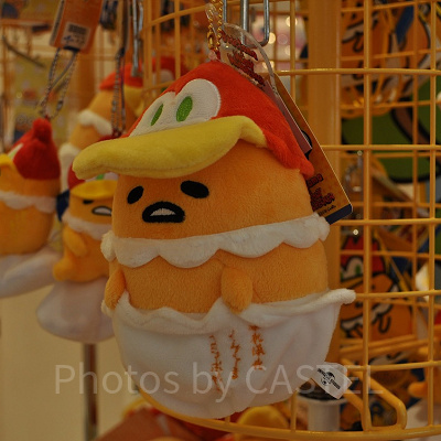 「ウッディ・ウッドペッカー×ぐでたま」のぬいぐるみキーチェーン