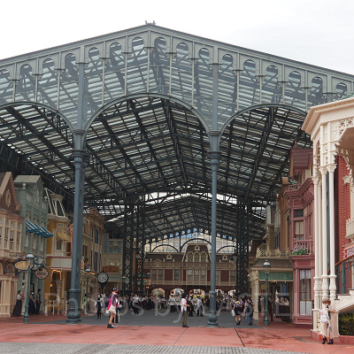 お昼頃のワールドバザールは空いている