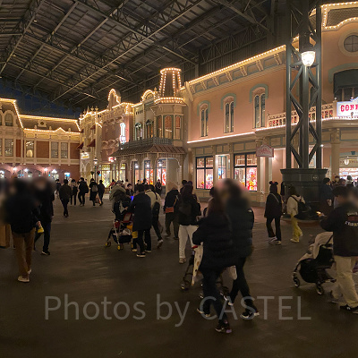 ワールドバザール（2022年4月2日19時30分ごろ撮影）