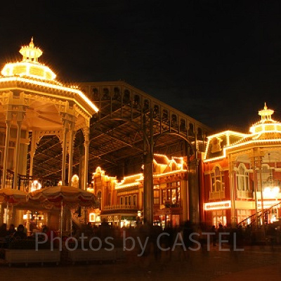 フォトスポットが固まるワールドバザール