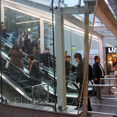 横浜駅のエスカレーター