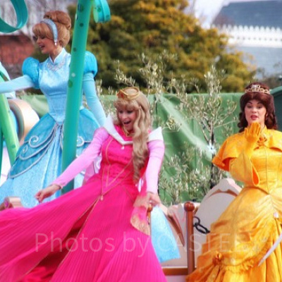 この3人のドレスは選ぶことができますよ！