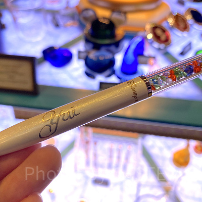 ボールペンは軸の部分に名入れをしてもらえます