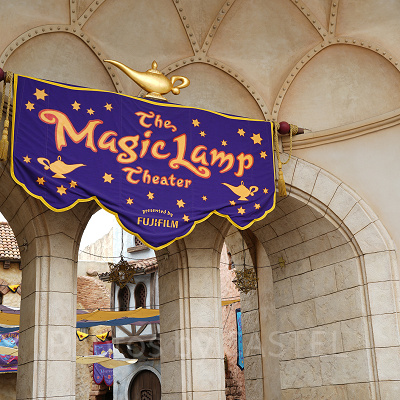 画面から飛び出してくるかのような、迫力あるマジックショーが見られる