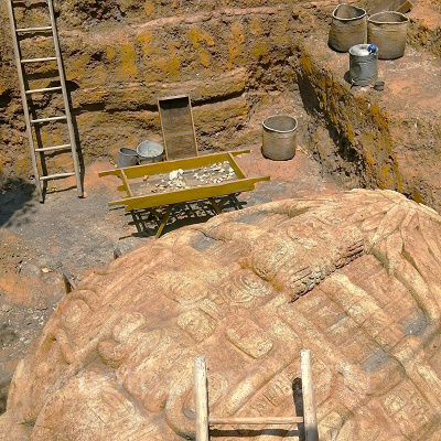 ユカタン・ベースキャンプ・グリル：発掘現場