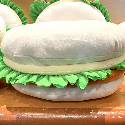 ベイマックスバーガーのクッション 横から見たところ キャステル Castel ディズニー情報